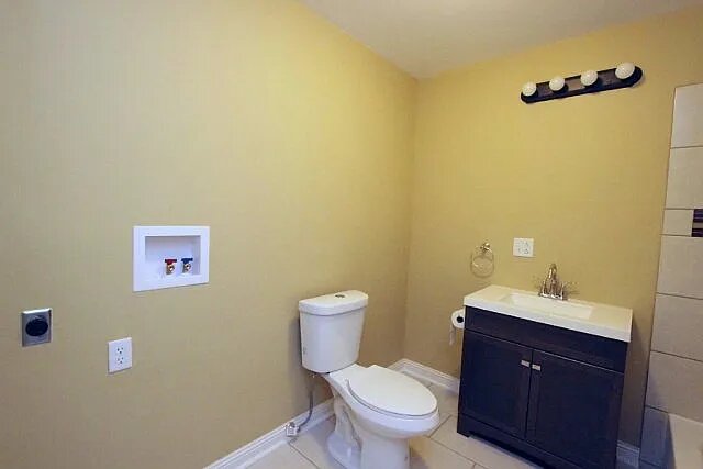 Bath at 815 E Center St